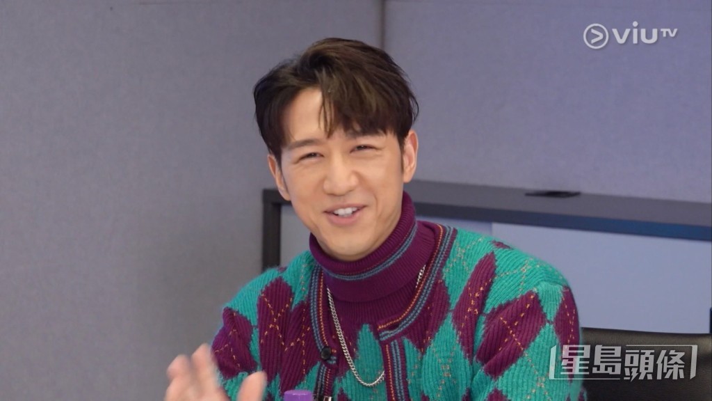 Jay Fung笑容有啲尷尬。