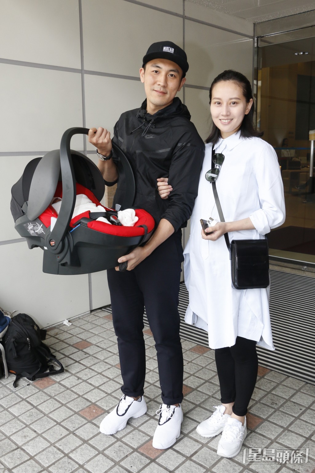 兩人在2015年初結婚，6月在港誕下大女Renee。