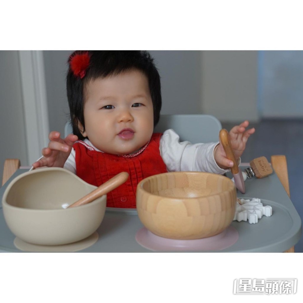 鍾嘉欣貼出Anika照片慶祝兒童節。