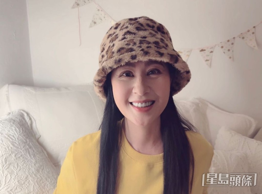 江欣燕近日出席汪明荃慶祝活動，又因重手開濾鏡，搞到其他賓客變晒樣。