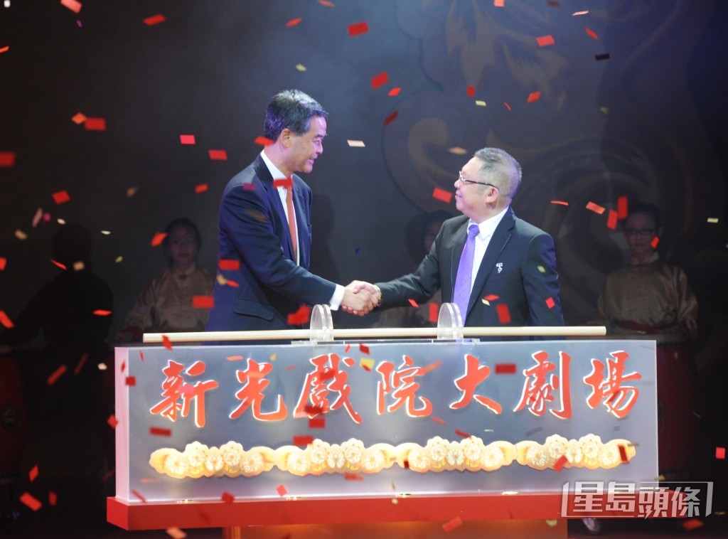 熱愛粵劇的李居明創辦盛世天劇團,2012年北角新光戲院傳出要結業,李居明在結業前兩日成為「白武士」續租,更投資逾千萬港元翻新戲院。
