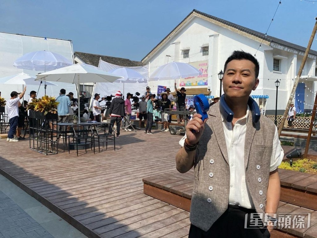 梁漢文有傳於2003年炒輸股票,加上母親需大筆醫藥費,而出現財困。