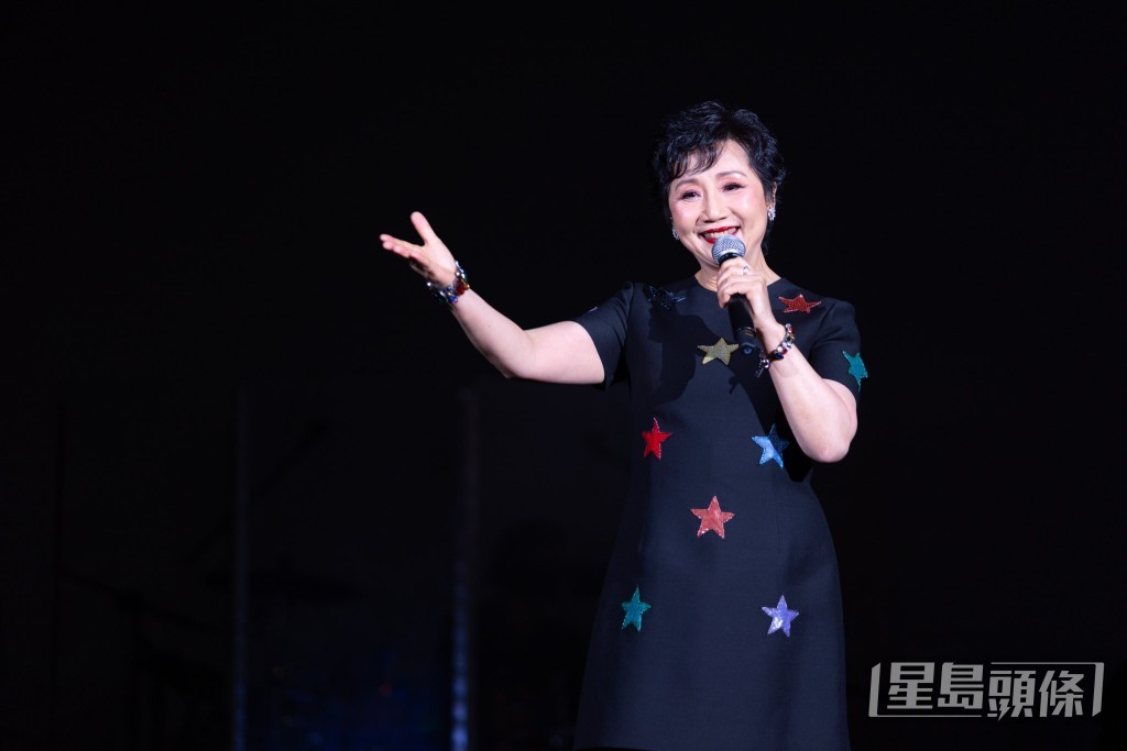 張德蘭早前在鄭國江演唱會演出。