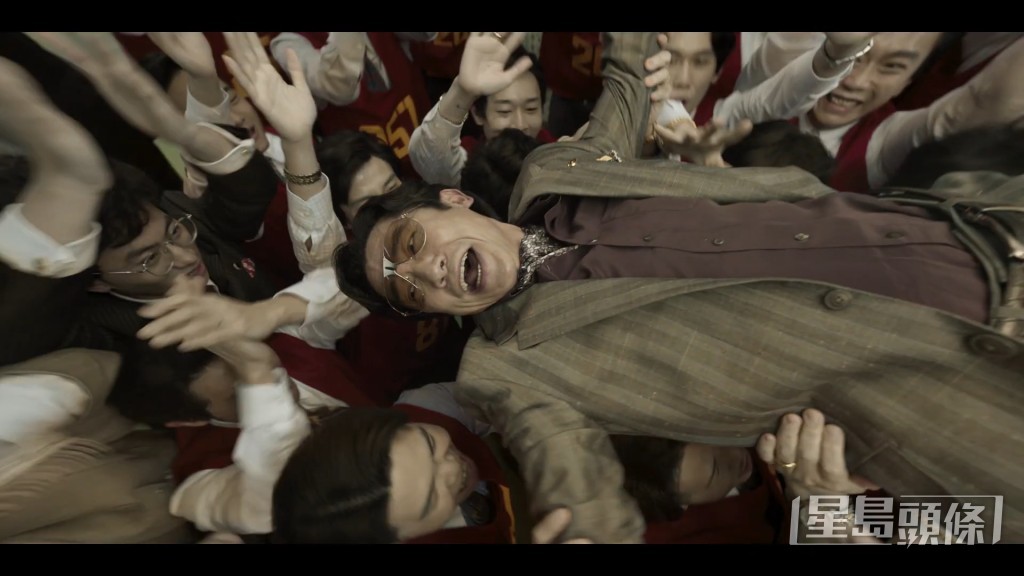 故事以1980年代的佳宁集团案为蓝本，梁朝伟原型角色为陈松青。