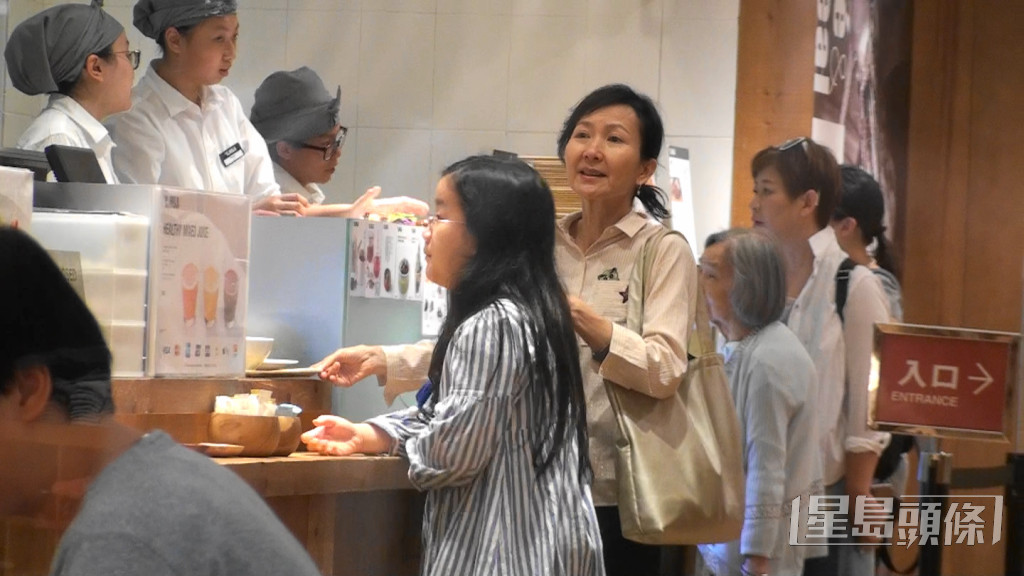  陳美琪視祈天露如己出，多年來為養女付出不少時間和精力，難怪獲外界稱為「天使的母親」。