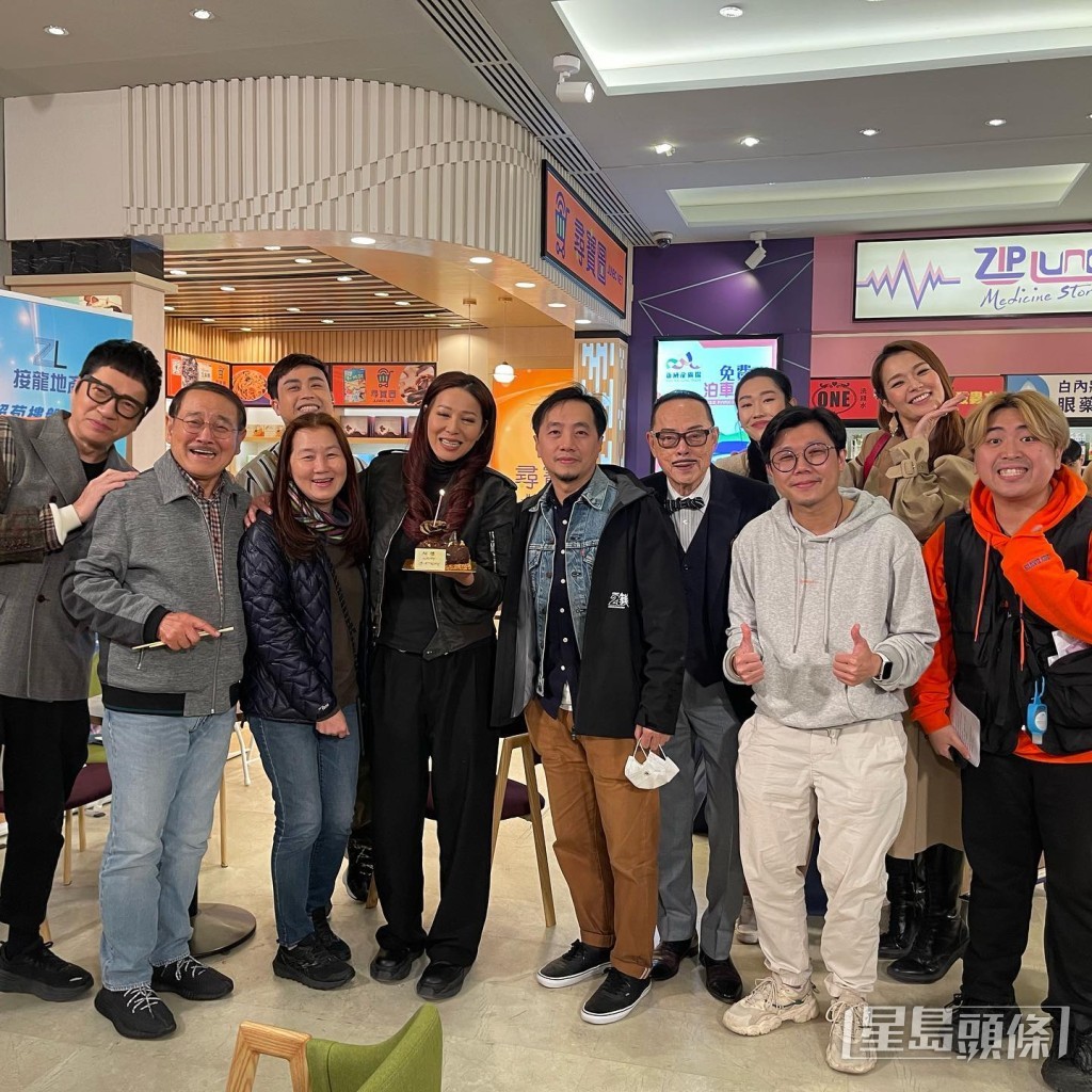 《愛.回家》台前幕後日前為滕麗名慶生。