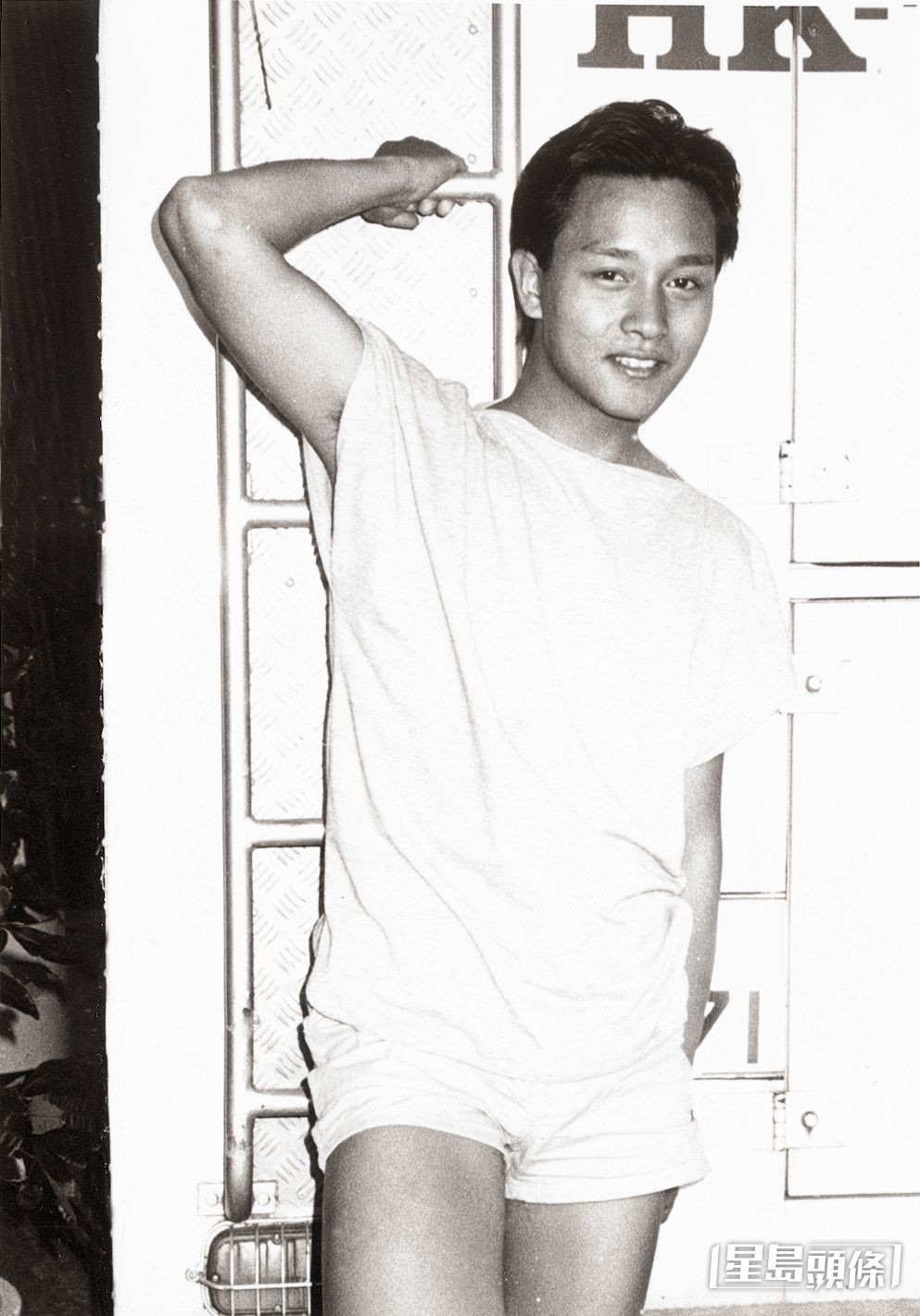 哥哥当年青春无敌。