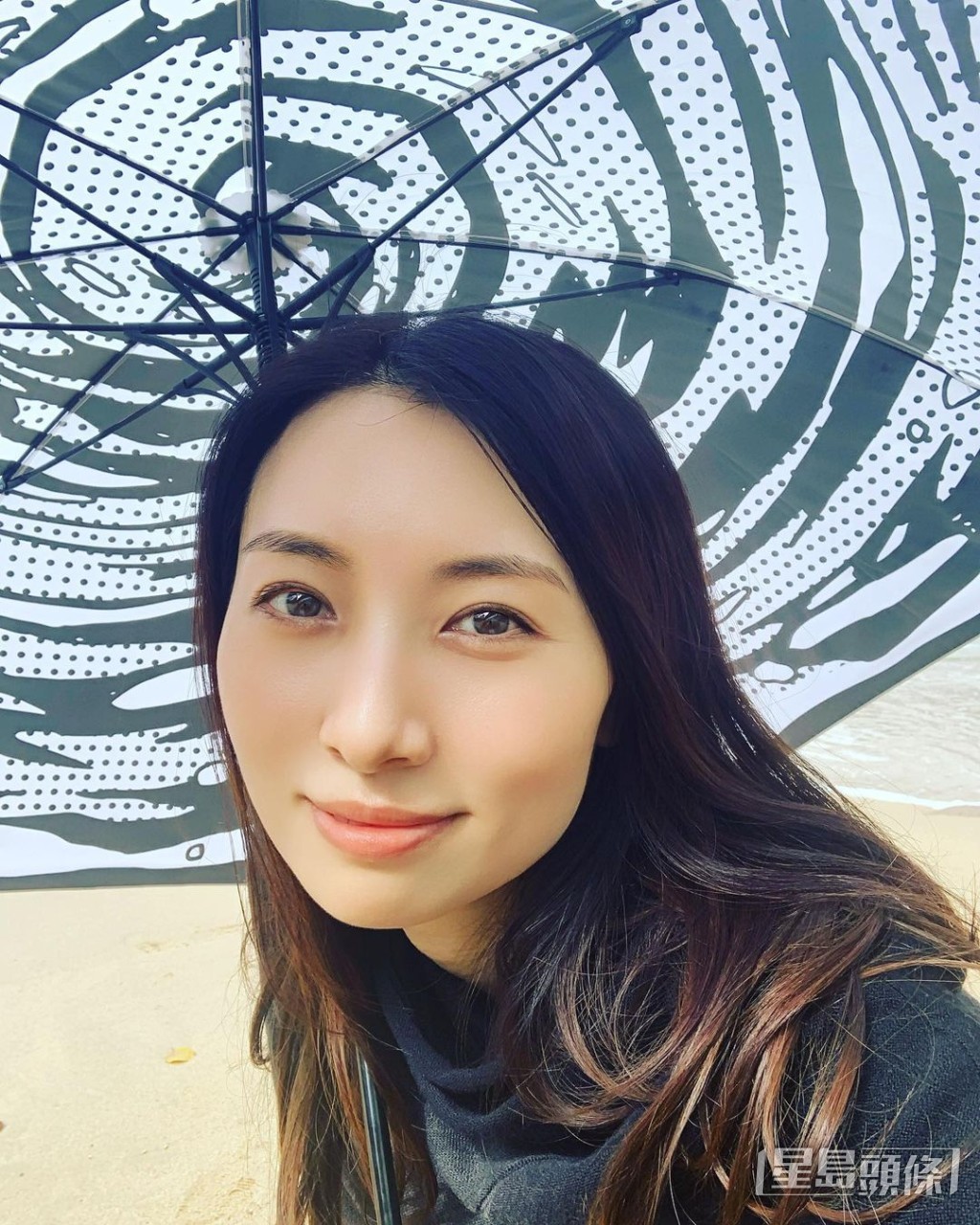 陳爽不怕近鏡拍照。