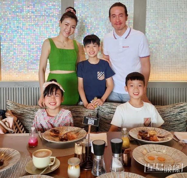 趁住放假,阿Mo即跟家人去泰國享受開心假期。