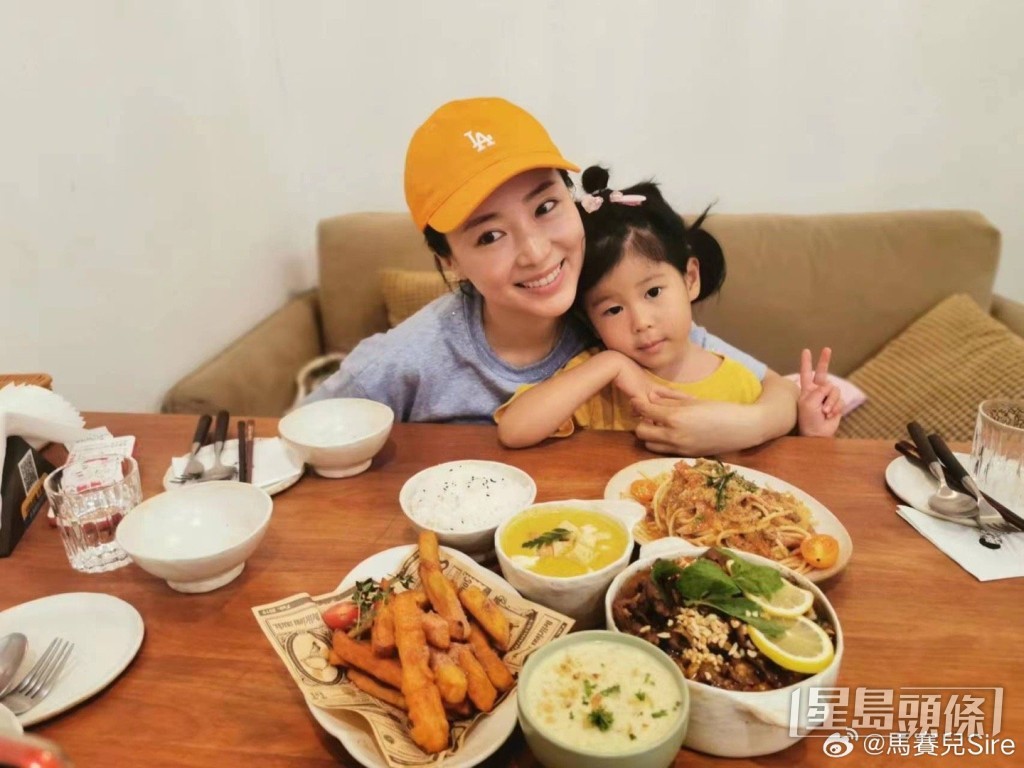 她著重順時生活。