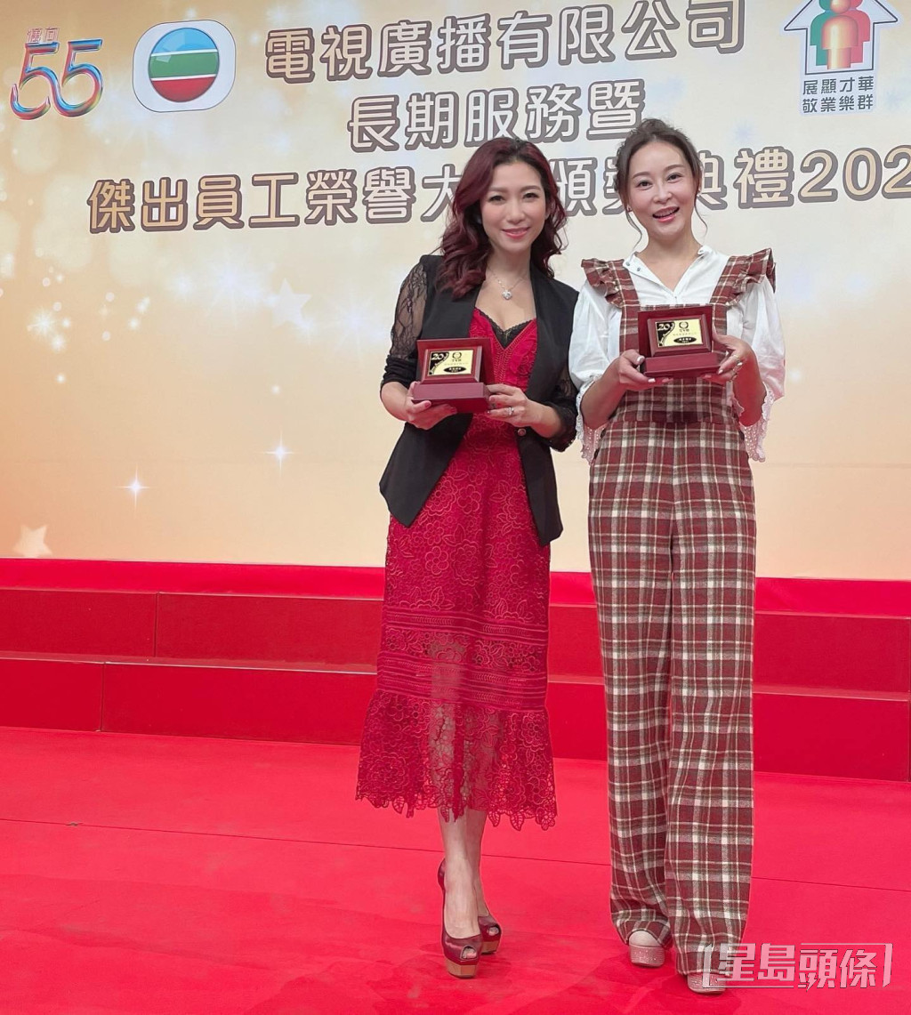 一同拎20年長期服務獎的，還有同屆港姐楊卓娜。