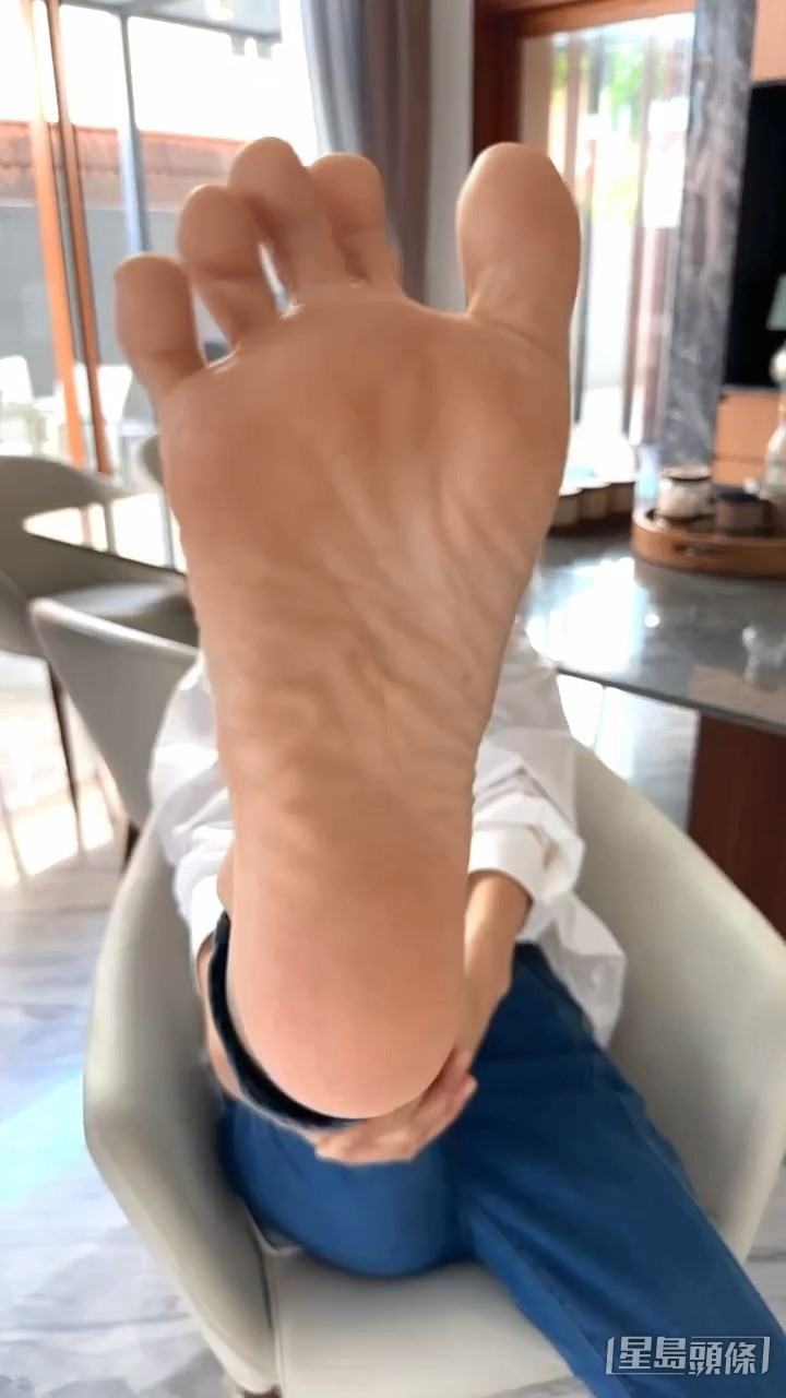 有人搞笑指宣萱：“冇鸡眼”。