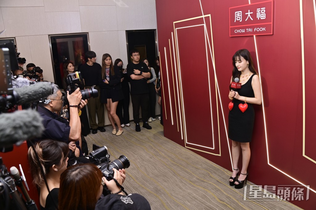 Nancy应邀来港出席开幕活动。