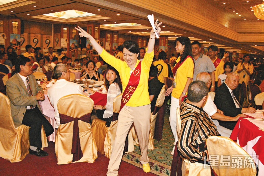 四太在2005年開始涉足澳門政壇,參與立法會選舉。