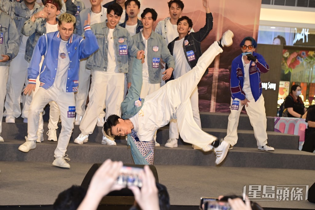 68位参赛者除跳唱主题曲《前传》。