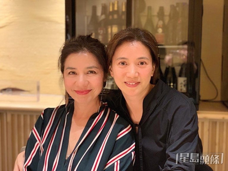 鍾楚紅是8、90年代的港產片女星,已息影多時,但仍不時公開露面。