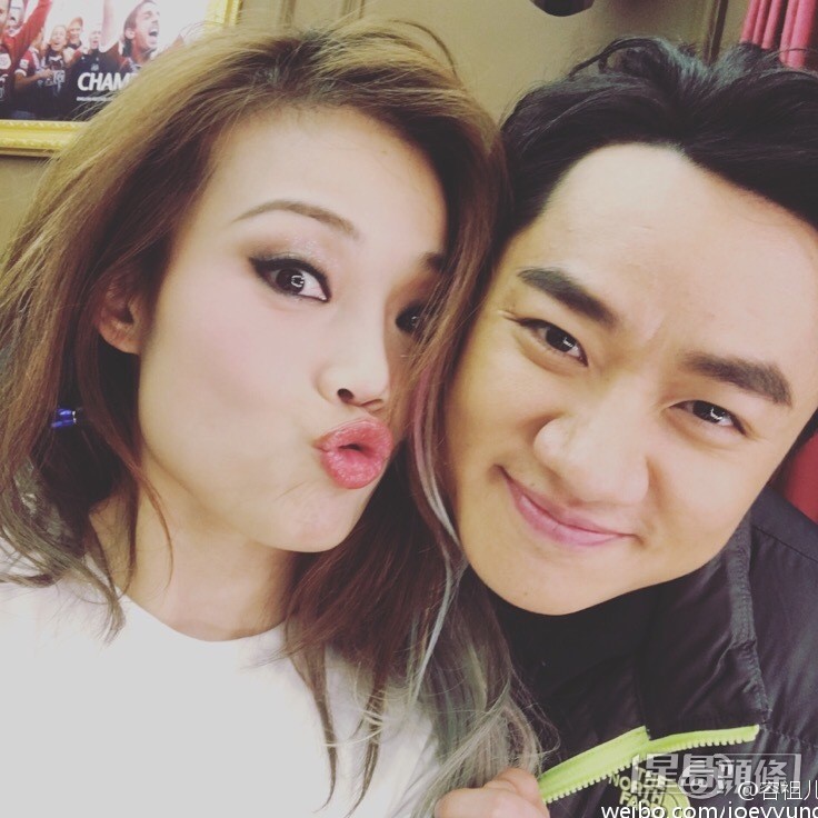 容祖兒與王祖藍其實仲有一位小學同學，就係黃翠如家姐黃翠紅！因此二人亦早於兒時已認識黃翠如。​