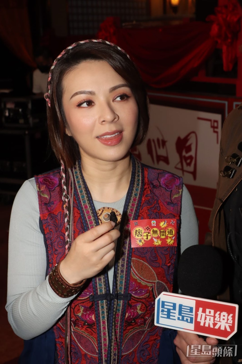 JW說之前拍外景幾舒服,有時要帶外套。