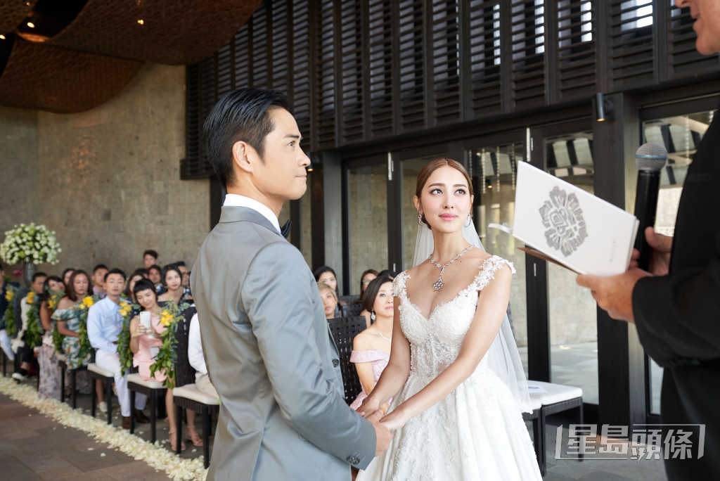 陈凯琳与郑嘉颖在印尼峇里岛举行婚礼。