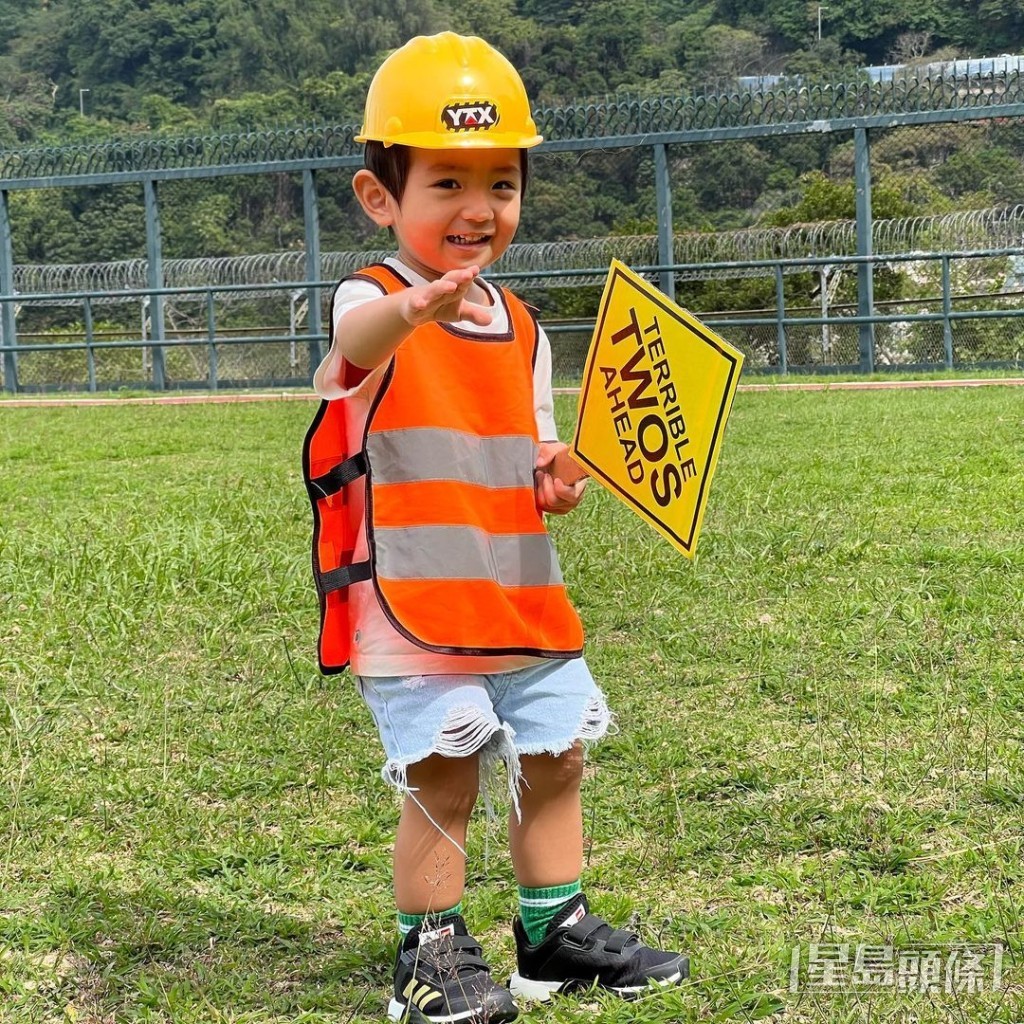 已經升格做媽媽的倪晨曦凡事以囝囝為先，她笑說：「還以為今年可以扮個辣妹，結果變成一團路障。」