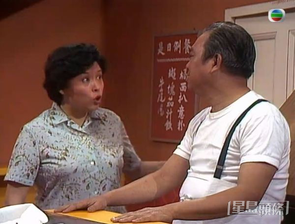 因為波叔過身由TVB做喪主，梁葆貞為父親燒金銀衣紙時，被劉天賜睇中。