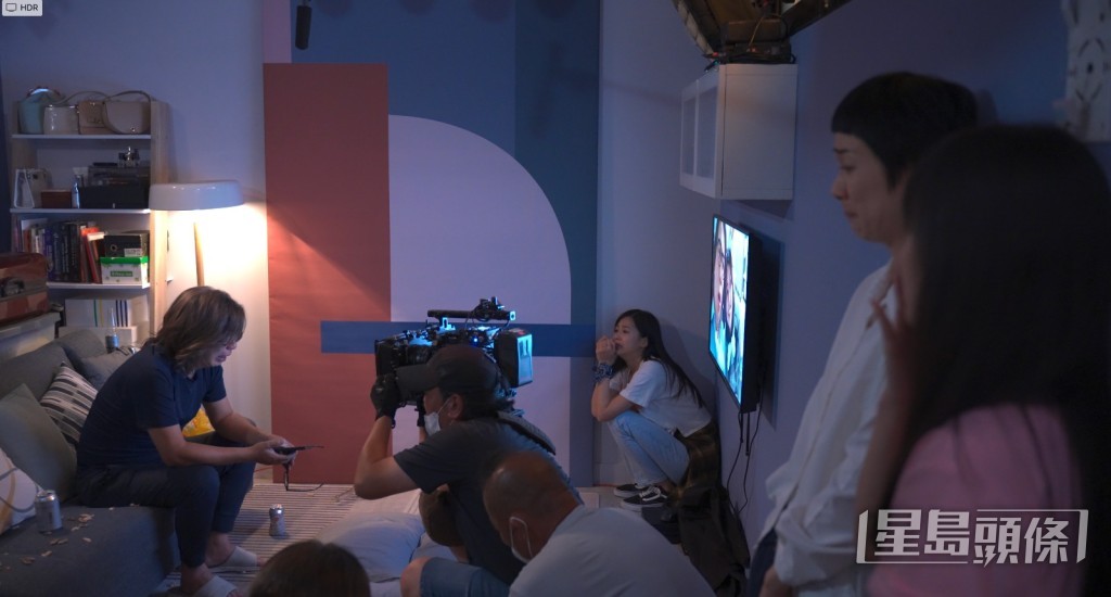 林敏驄及江美儀因為太好戲，感染到兩女兒「芊芊」郭柏妍、「蔓蔓」羅毓儀喺鏡頭後都爆喊。