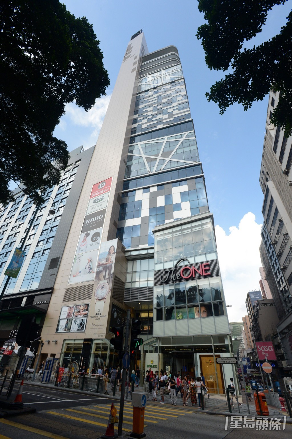 大刘位于尖沙嘴的商场The ONE，曾被指是为女友李嘉欣所命名。