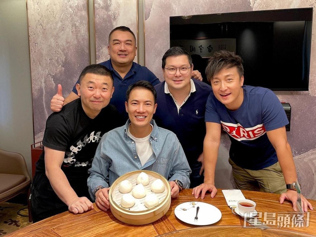 趙式浩與丁子高、方力申等是好友。