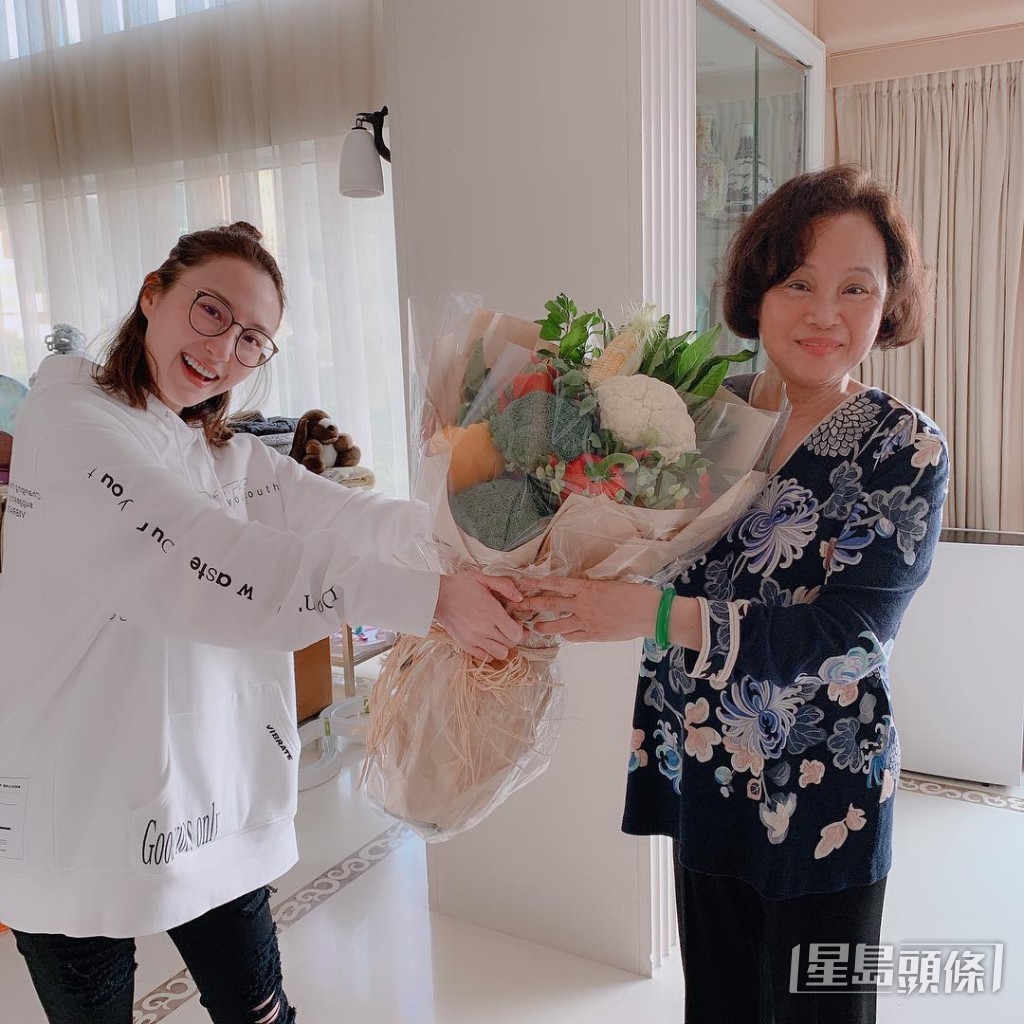 有傳何超雲媽媽陳婉珍對準女婿非常滿意。