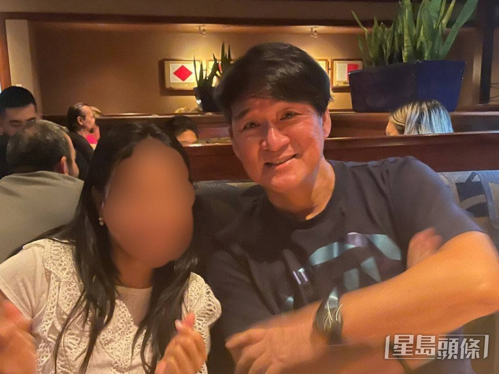 周华健去年在美被网民集邮，被指样貌崩溃，跟过往相差甚大。  ​