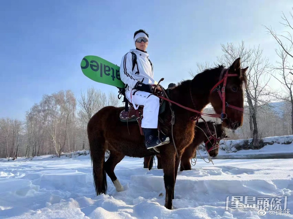 謝霆鋒近年不時在社交網晒滑雪相。