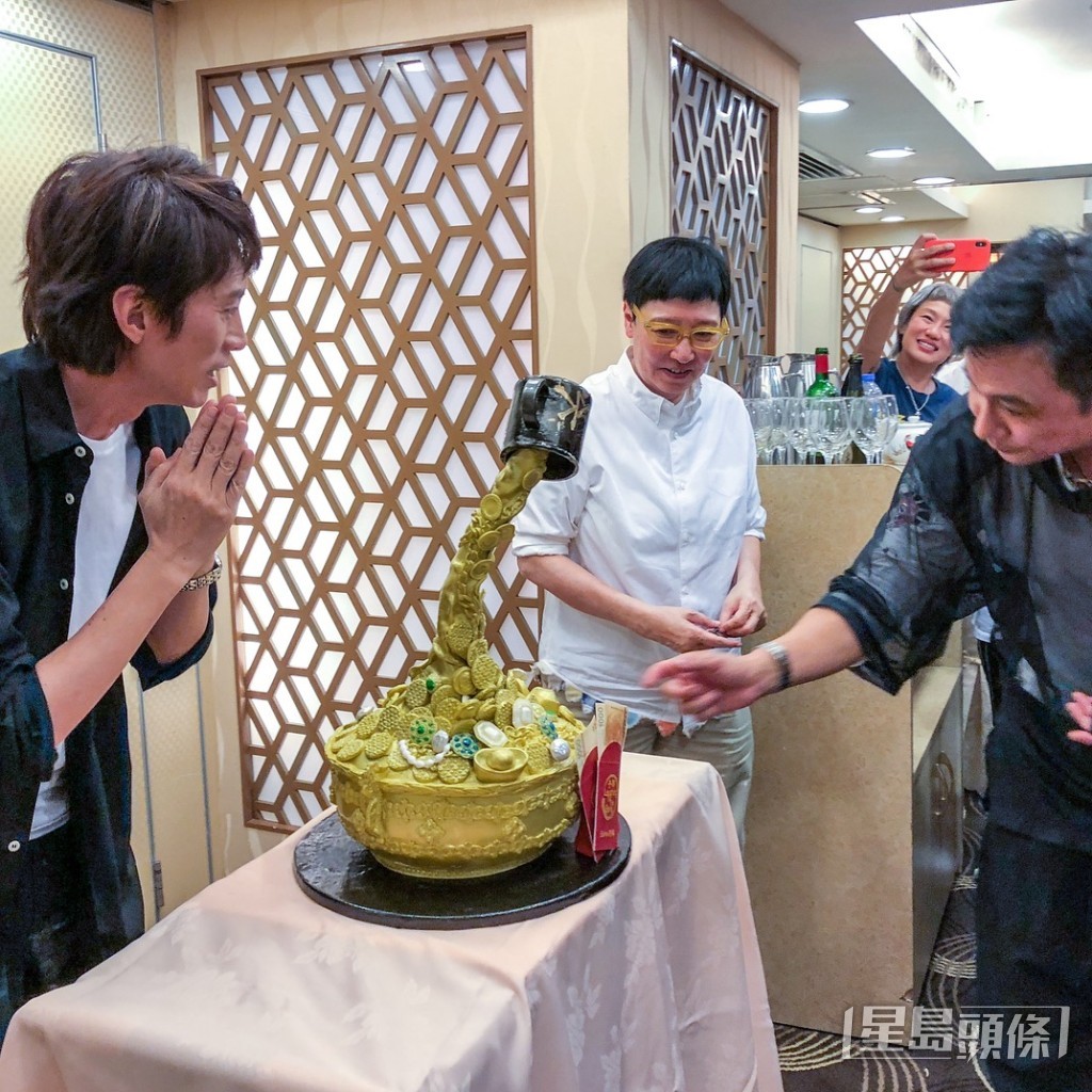 黃子華與蘇施黃原來是大學同學。