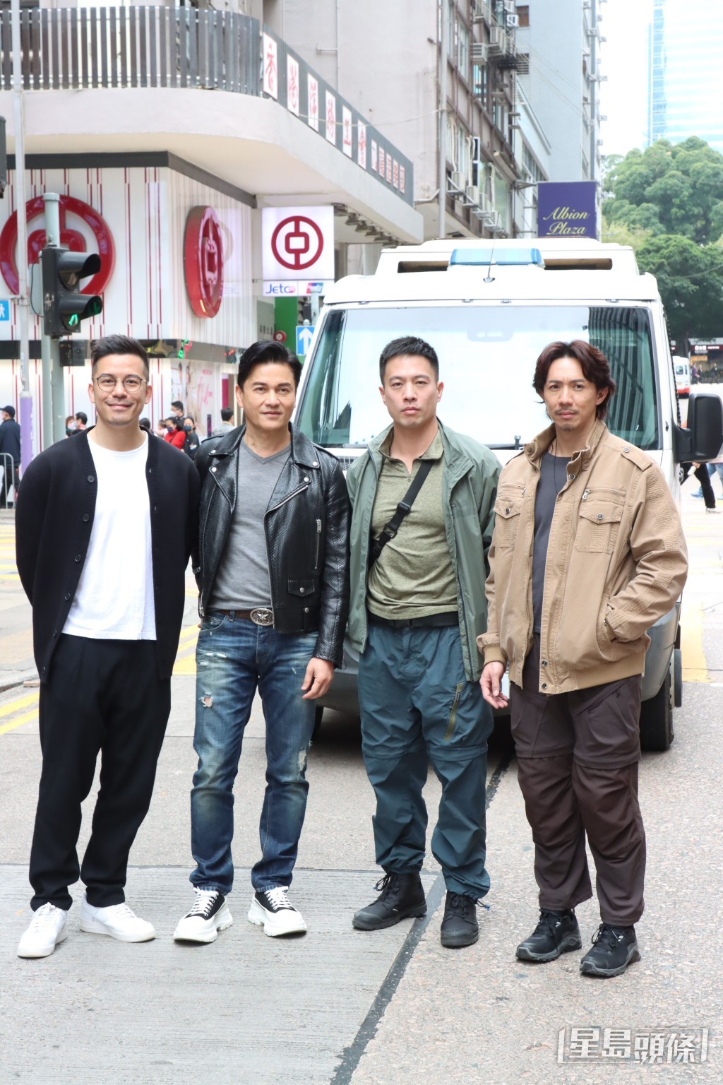 Sammy甫簽約便有機會參與英皇電影《衝鋒》，跟呂良偉、安志杰和張繼聰等人合作。