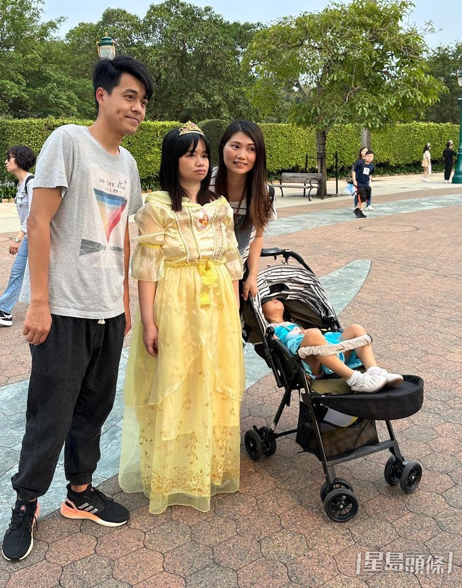 扮公主嘅阿儀有好多儀粉。