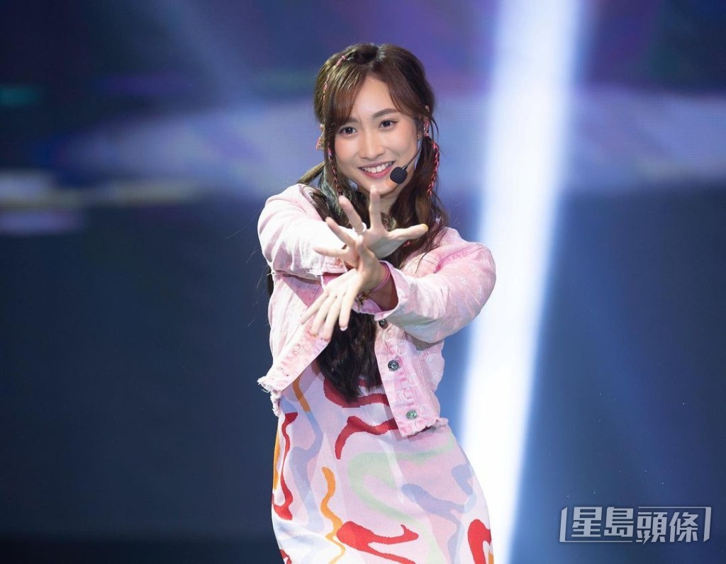 Yumi鍾柔美於2020年參加TVB歌唱比賽《聲夢傳奇》,最終在總決賽中奪得季軍,並跟眾導師及15位參賽者在旺角麥花臣場館舉行4場《聲·夢飛行 First Live On Stage》演唱會。