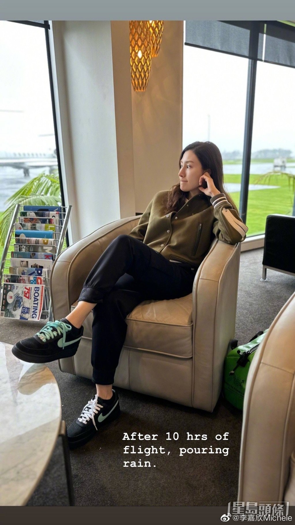 即使在飞机上度过10小时，李嘉欣素颜仍吸引。