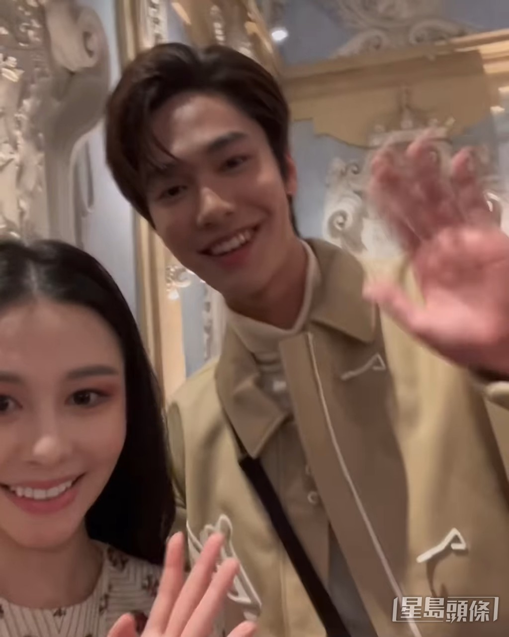 二人仲玩Selfie。