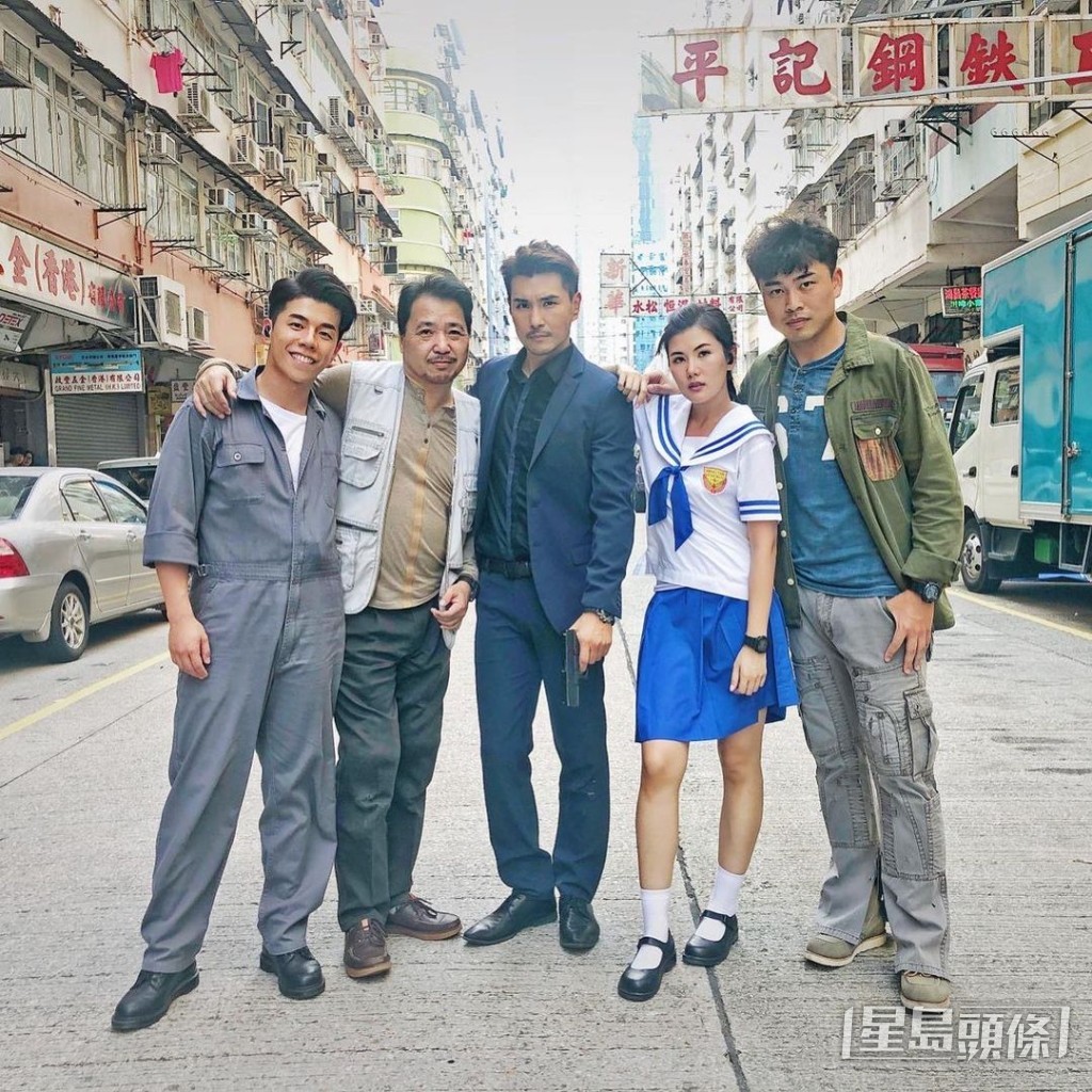 古明華(左二)目前最後一部播出的TVB作品,是與陳展鵬(中)合作的《逆天奇案》。
