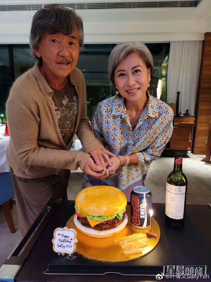 叶倩文现年61岁。