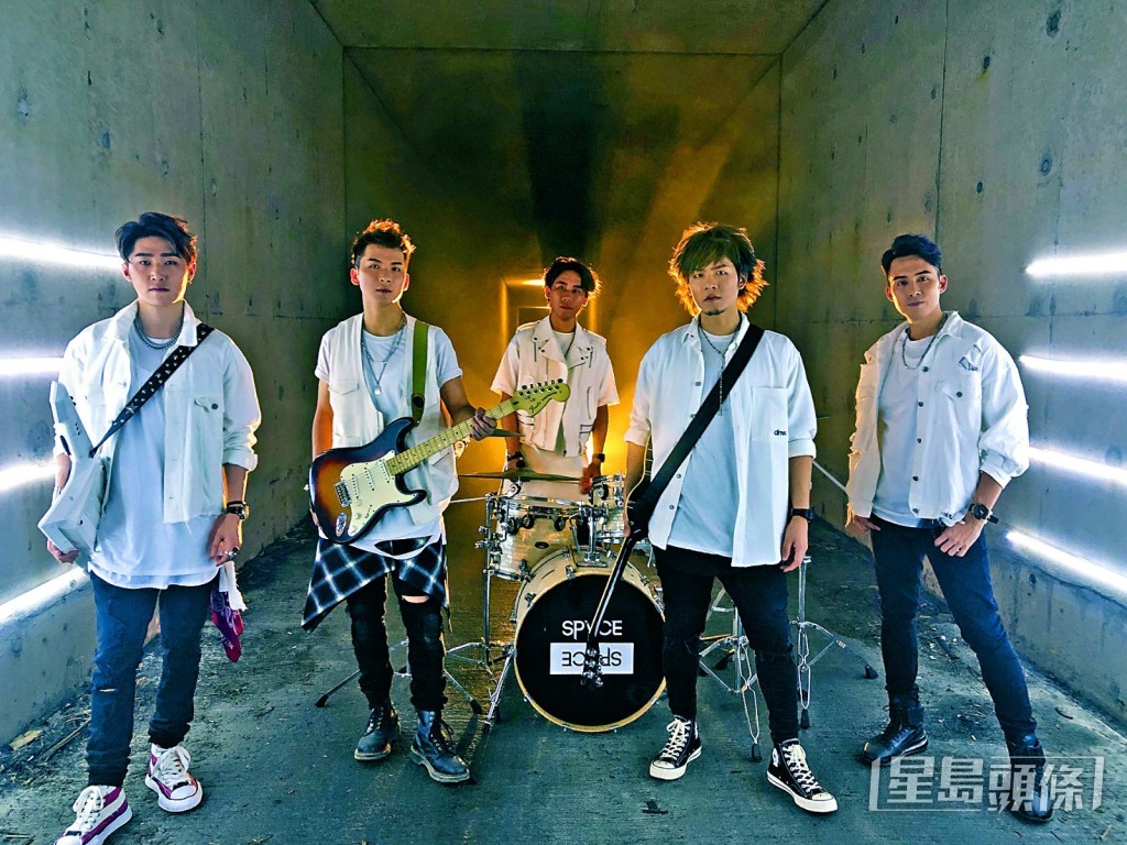 周吉佩曾組樂隊開演唱會。