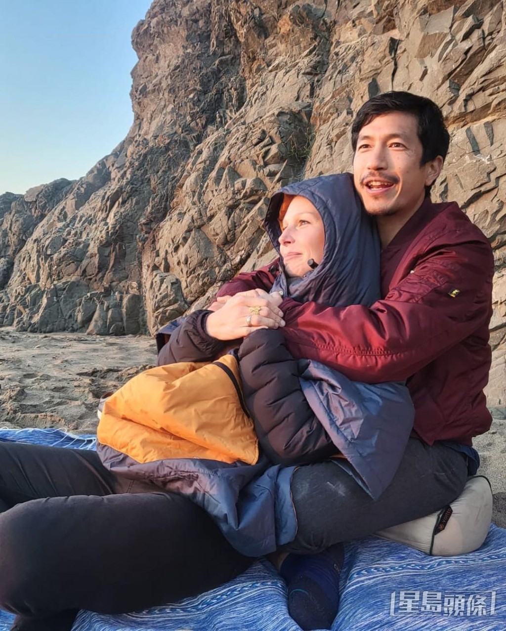 兩夫婦感情非常好,經常結伴遊山玩水。