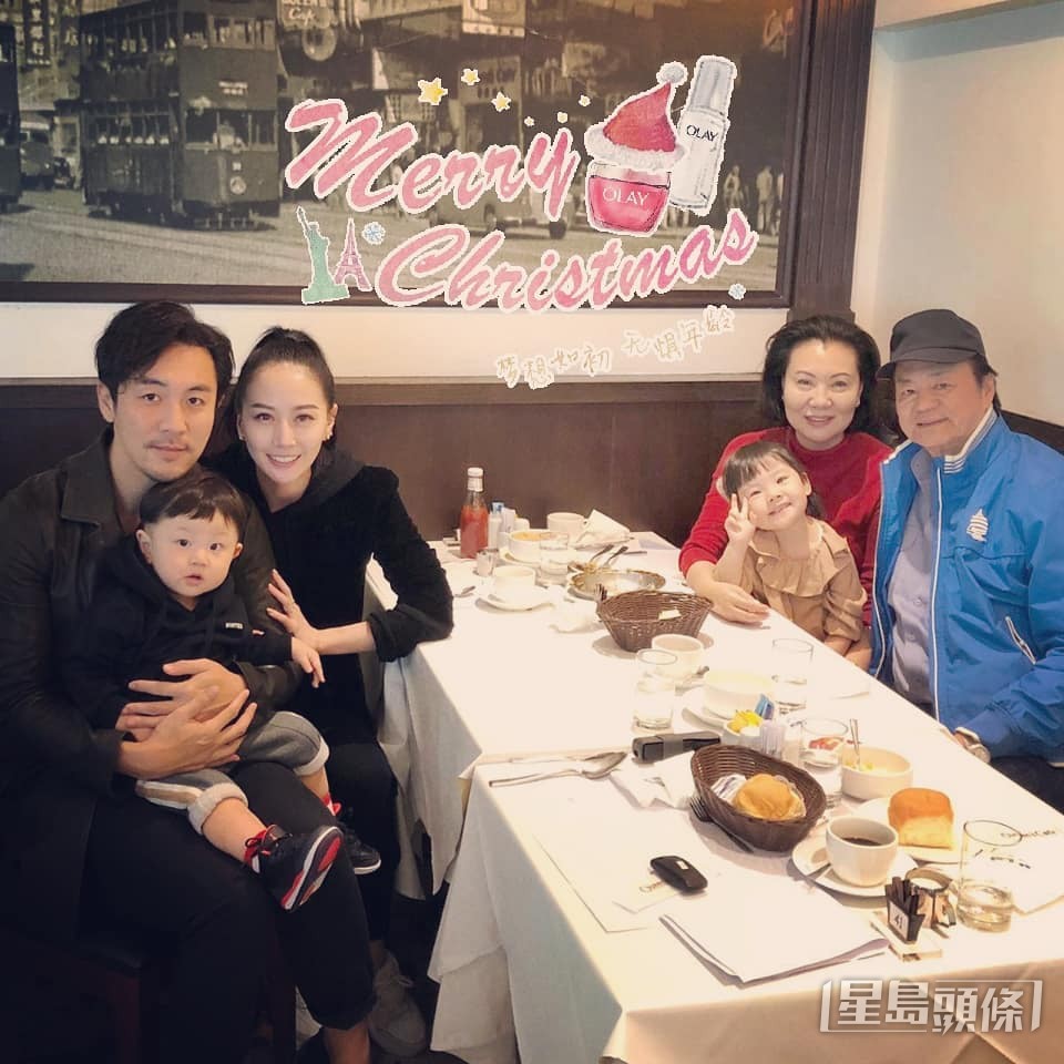 跟常與爺爺狄龍一齊慶祝不同節日。