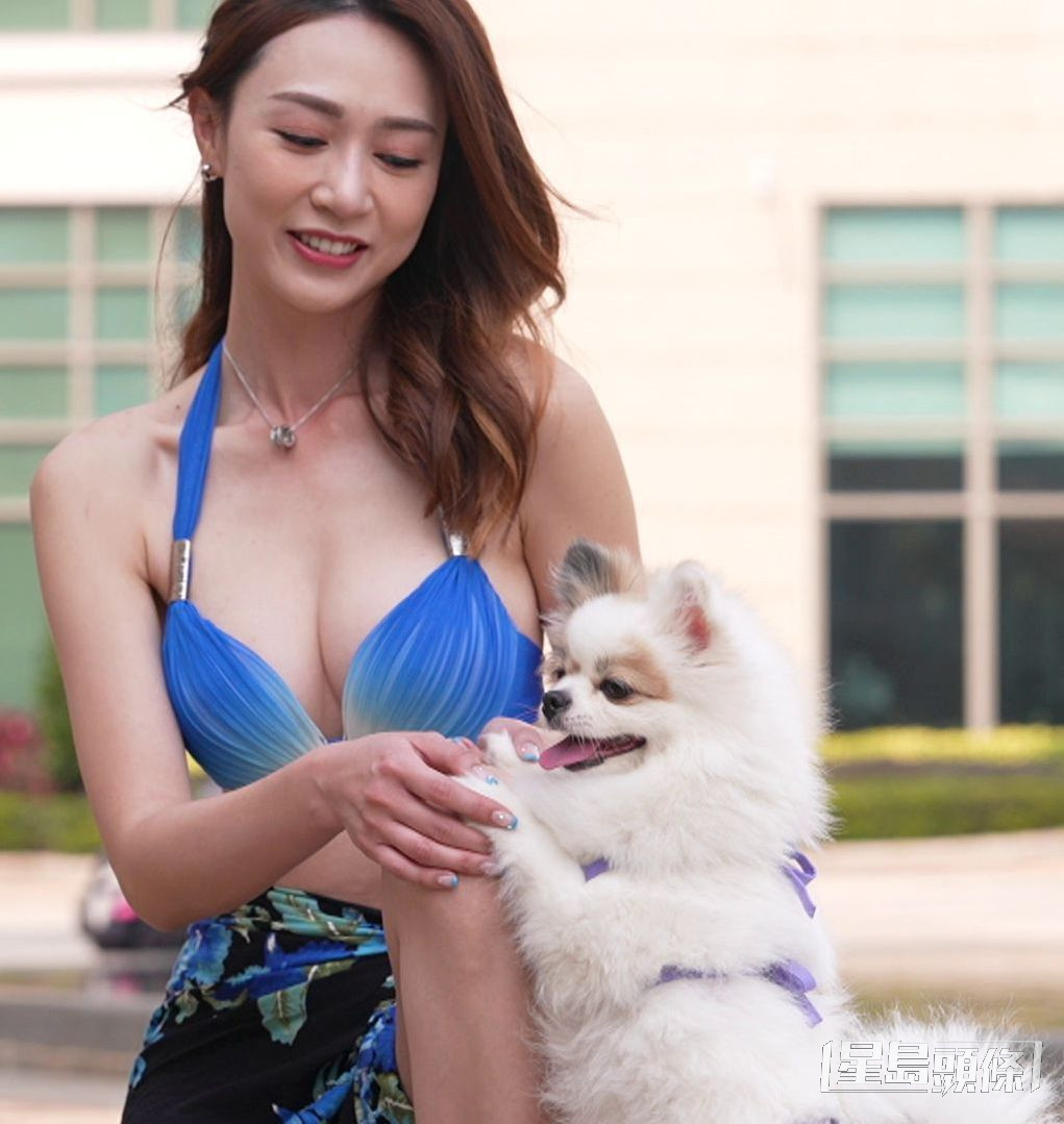 黄嘉雯为《超毛大赛》着泳装亮相，超性感。