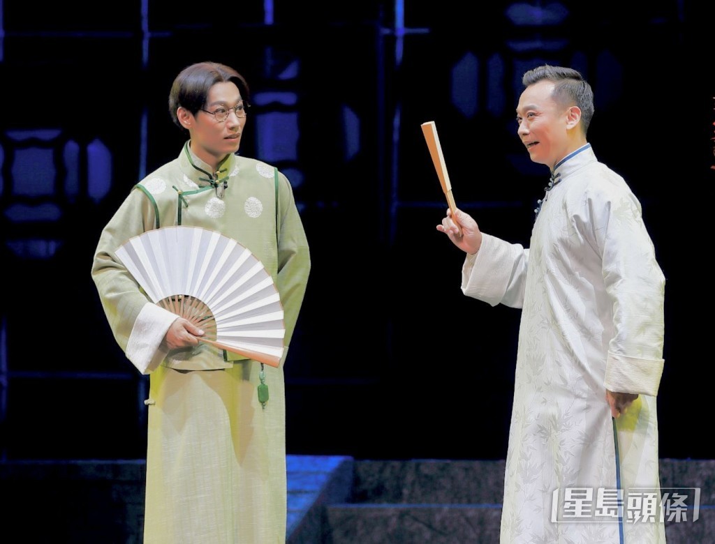 李江崊（左）扮演“南海十三郎”，大受欢众欢迎。