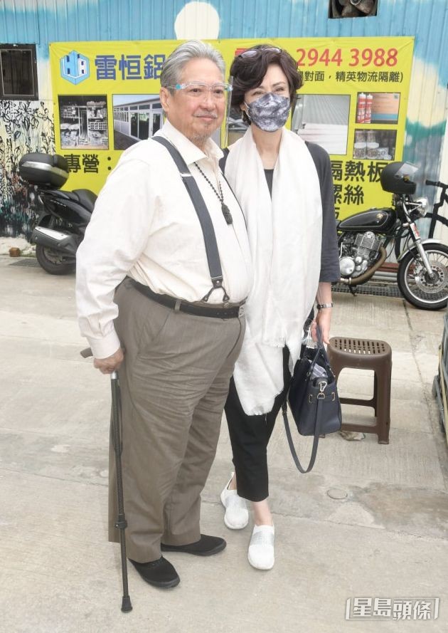洪金寶前年3月出席電影《邊緣行者》開鏡儀式，當時有太太高麗虹陪住，其肚腩都好似大啲。