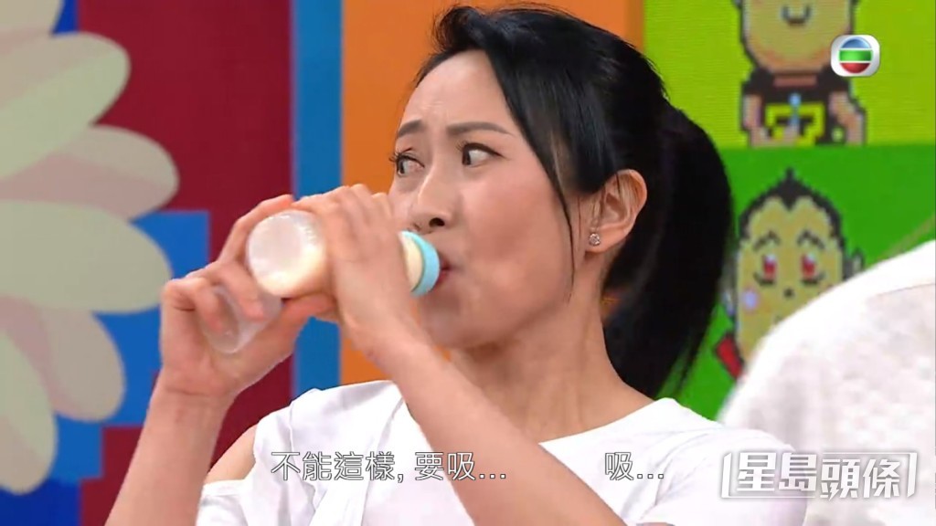 沈可欣負責飲奶。
