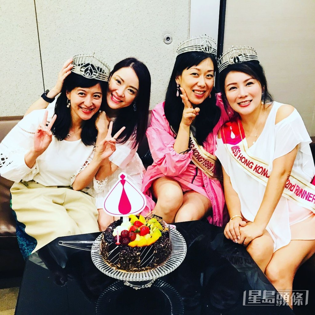 梁珮盈離開娛樂圈後，經常與同屆佳麗依然有聯絡。