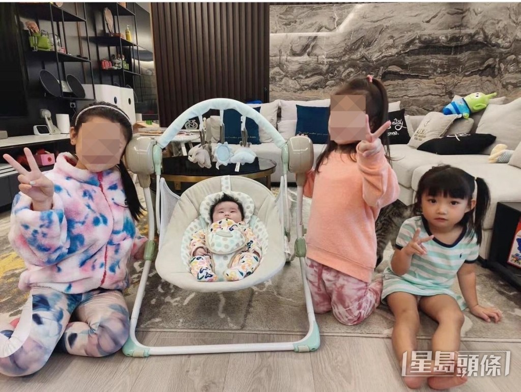 客廳擺放了L字型沙發及電視組合櫃。