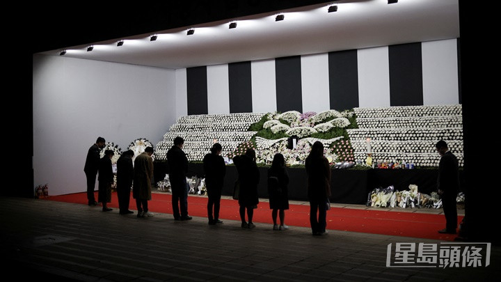 南韓政府指128名罹難者已舉殯，餘下28名死者遺體仍待處理。路透社圖片