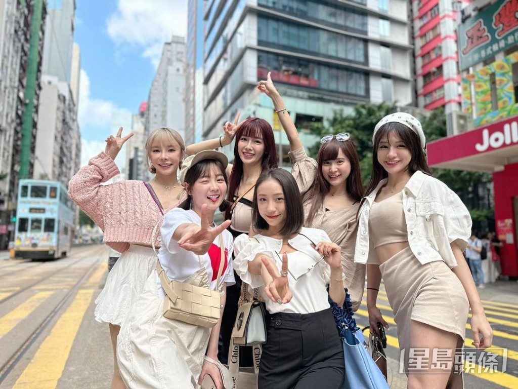 她們都有趁機在港周圍玩,半旅行半工作。